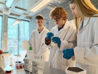 Skolēni STEM projekta ietvaros