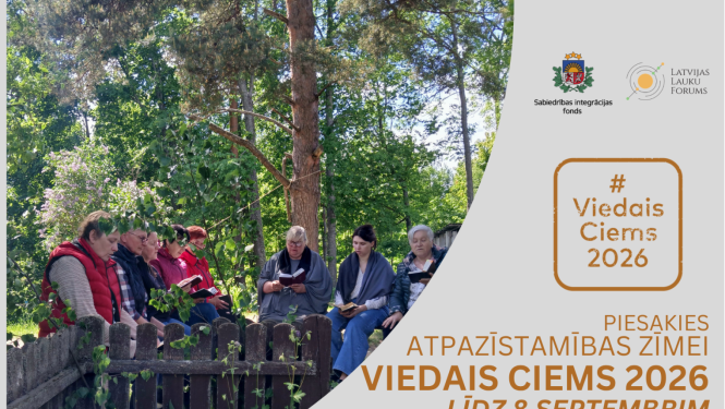 daudzas sievietes dzied no grāmatām dabā