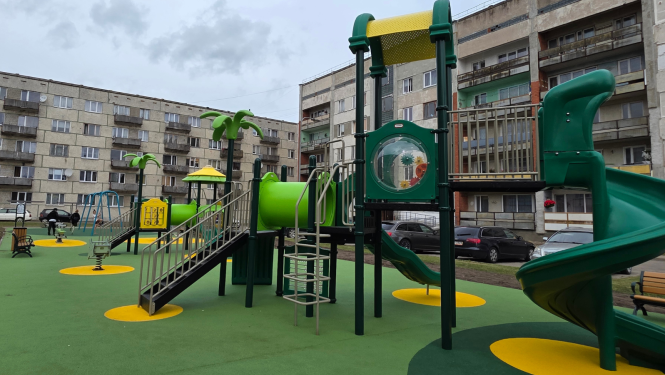 Rotaļu laukums Lāčplēša ielā