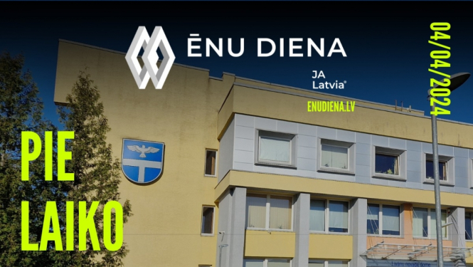 domes ēka dzeltena