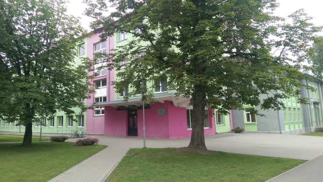 Skats uz Līvānu 2.vidusskolas ēku