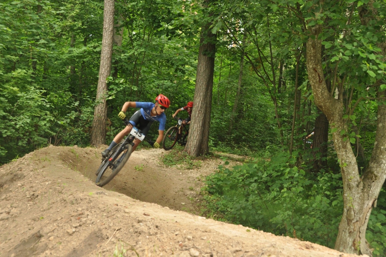 Velosipēdisti