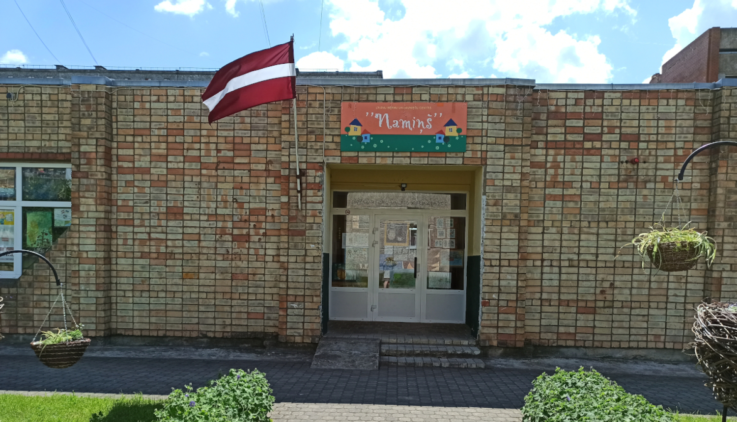 Līvānu Bērnu un jauniešu centra Naminš ēkas ieeja