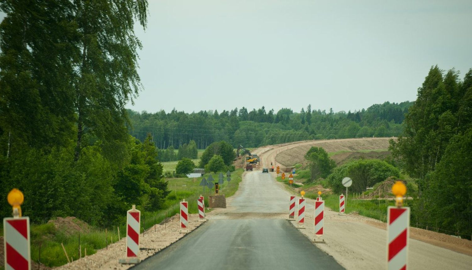 Ceļš uz kura notiek remonts
