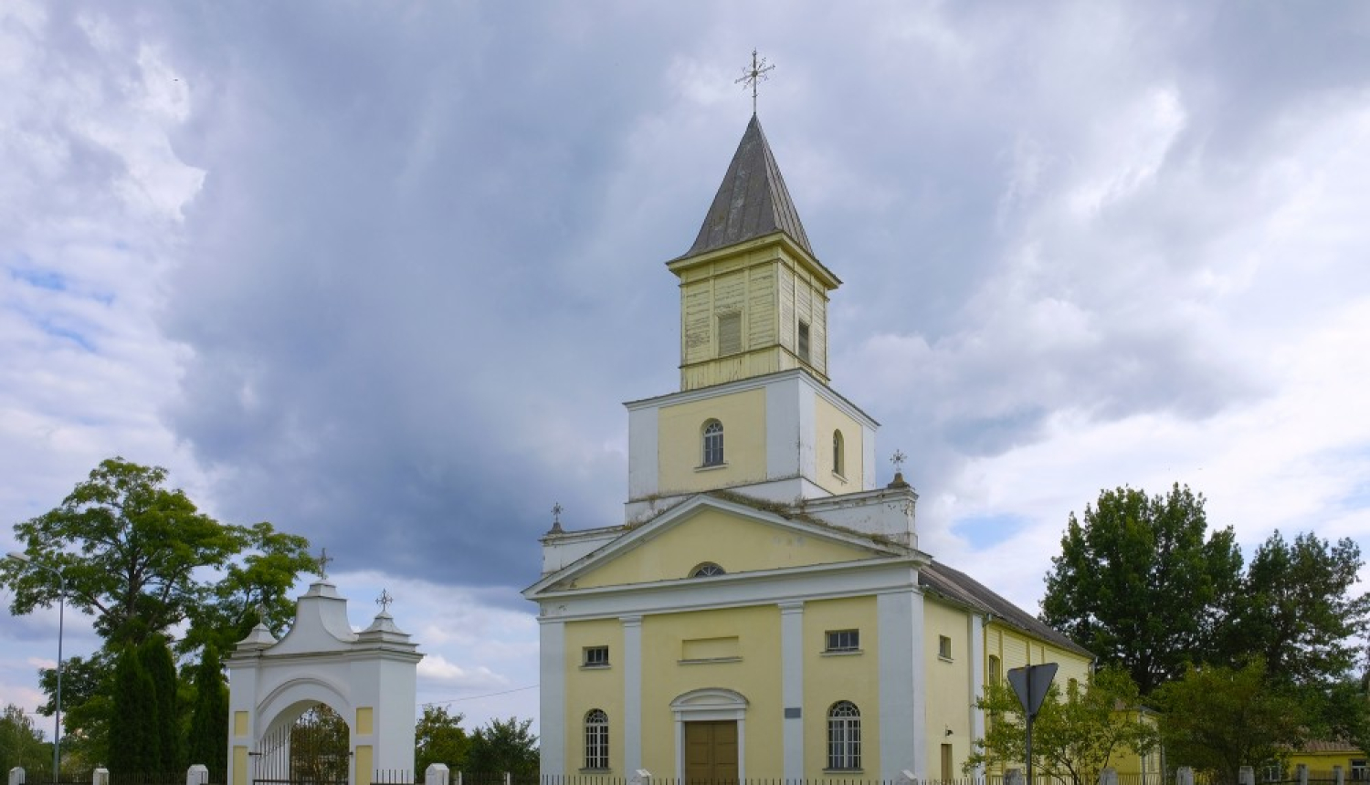 dzeltena baznīca