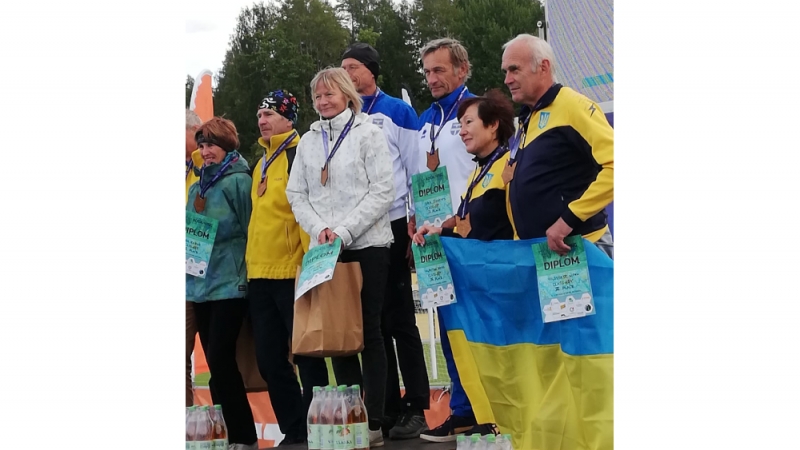 Sportisti uz goda piedestala