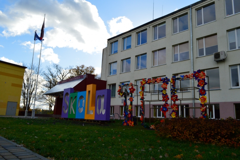 Līvānu 1.vidusskola ar vides objektu Skolai 100