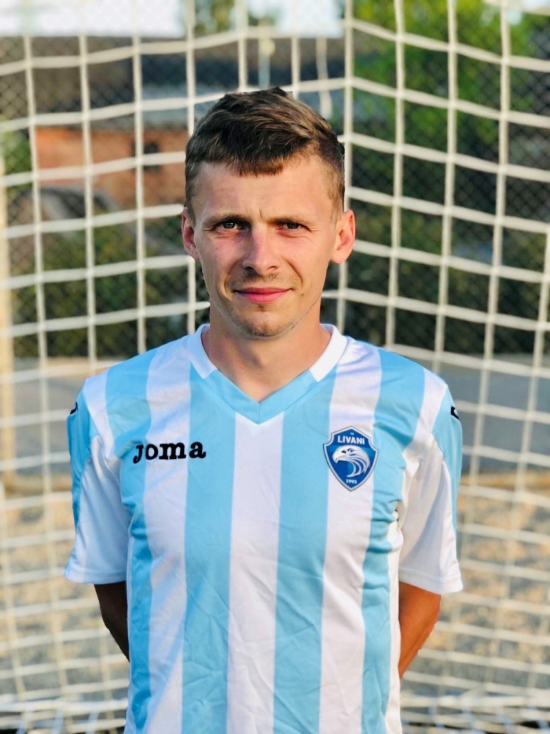 Vīrietis futbola formā