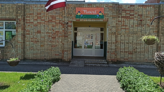 Līvānu Bērnu un jauniešu centra Naminš ēkas ieeja