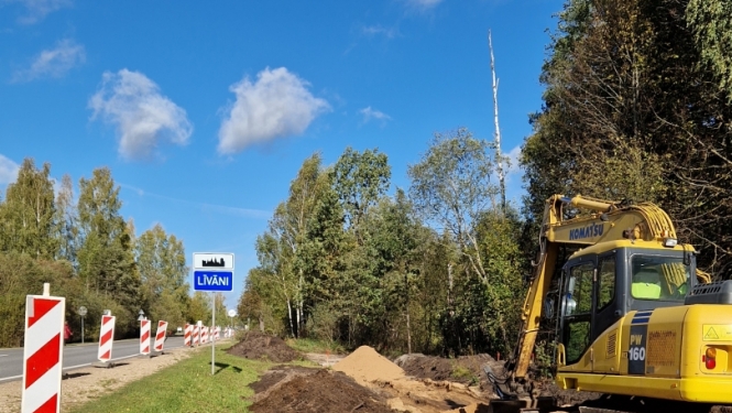 buldozers rok zemi gar šoseju