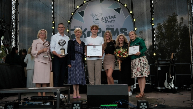 Līvānu novada pašvaldības pārstāvji uz skatuves festivālā "Kopums"