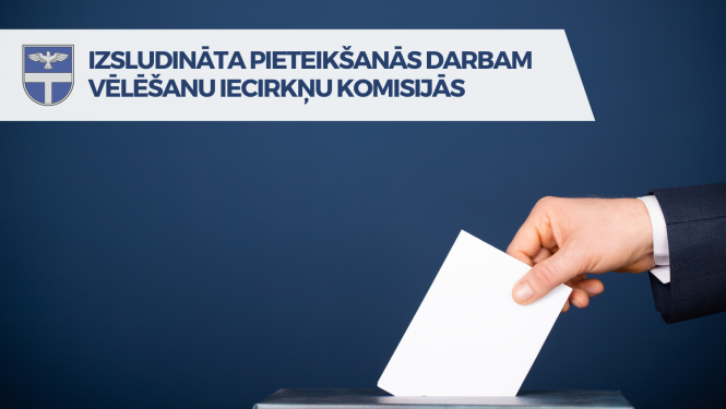 roka kas met vēlēšanu zīmi urnā