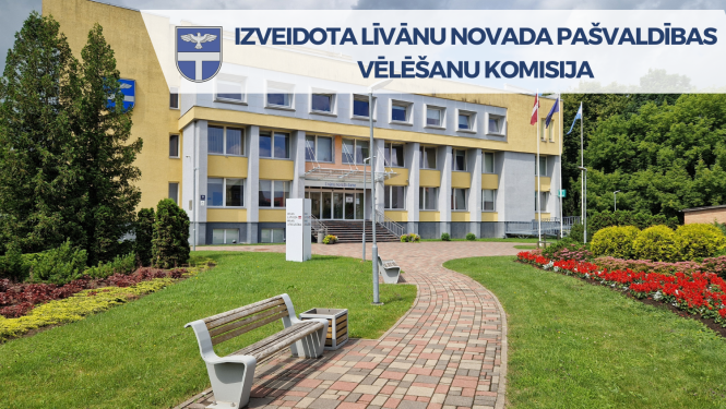 dzeltena ēka vasarā
