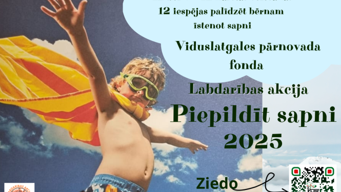 bērna ar dzeltenu supervaroņa apmetni