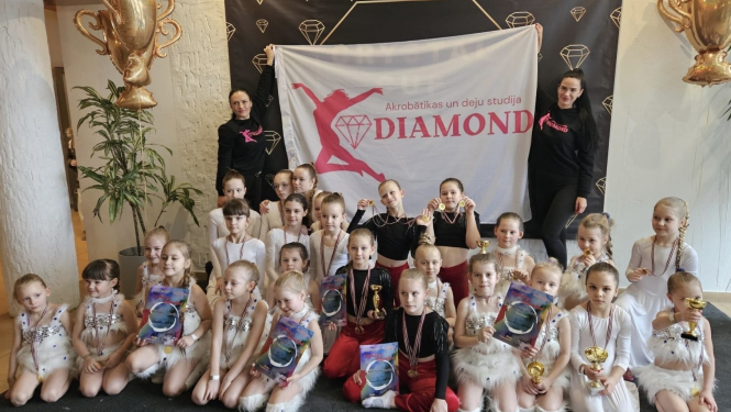 bērnu pulciņš sēž