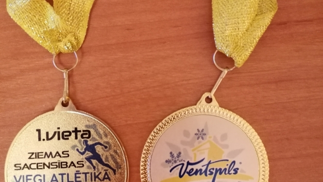 divas medaļas