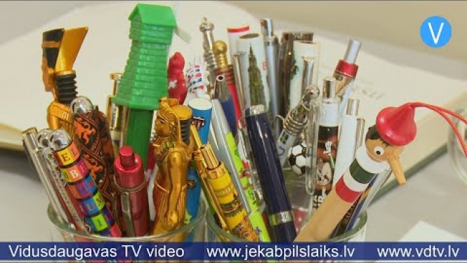 Līvānu skolotāja Sandra Kivleniece kolekcionē pildspalvas un grāmatas ar pievienoto vērtību