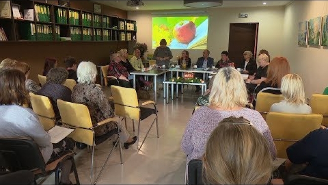 Brīvais dzejas mikrofons Līvānu novada Centrālajā bibliotēkā pulcē dzejas rakstītājus