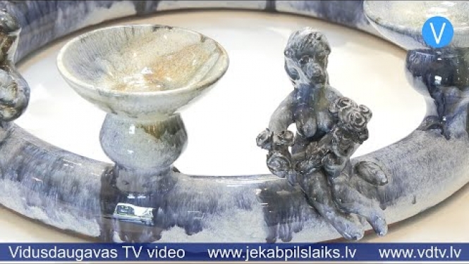 Līvānos atklāj keramikas darbu un cimdu izstādi