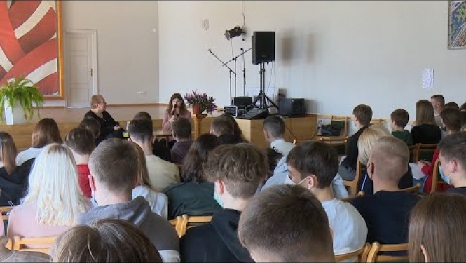 Rīkojot tikšanās ar rakstniekiem, Līvānos motivē jauniešus lasīt grāmatas