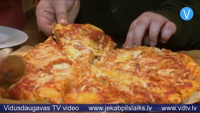 Līvānos bērni atpūšas picu un kino vakarā