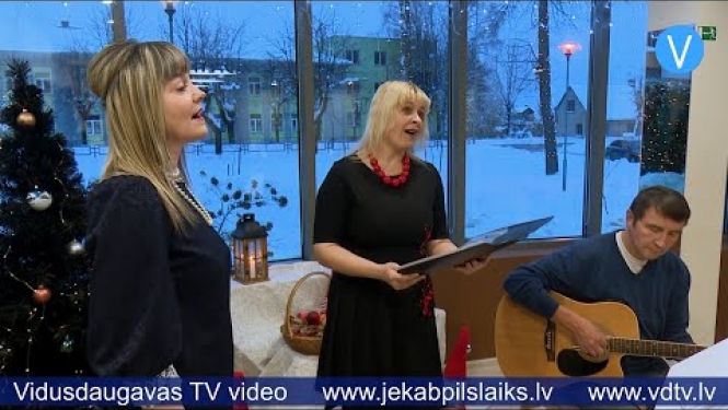 Līvānu bibliotēkas dziedošie lasītāji sniedz Ziemassvētku koncertu