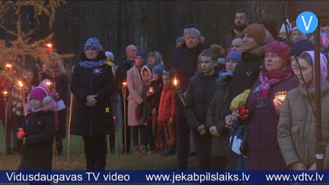 Līvānos Lāčplēša dienas pasākumā ar klusuma brīdi piemin Ukrainā kritušo novadnieku