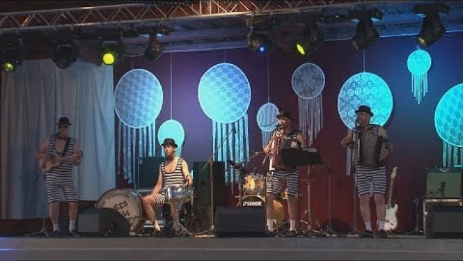 Kāzu muzikanti tiekas Rožupē