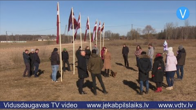 Ar karogiem cīnās par autoceļa remontu