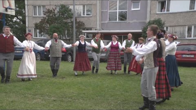 Ar koncertiem māju pagalmos Līvānos ieskandina vasaras saulgriežus