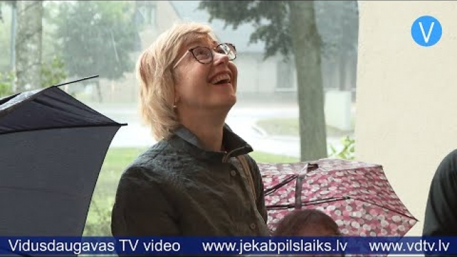 Līvānos dzeja atnāk slapjām kājām