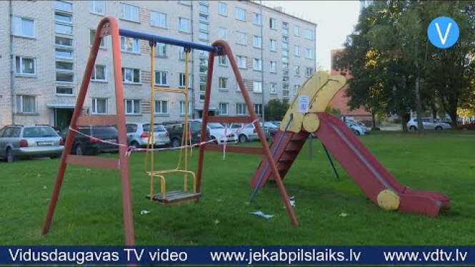 Līvānieši šokā par prasību demontēt vairākas rotaļu laukumu iekārtas