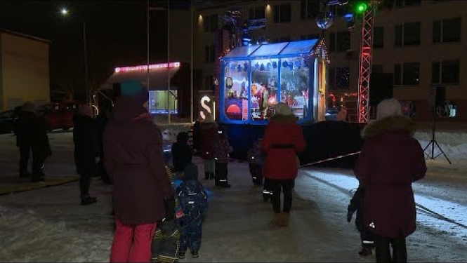 Līvāniešus priecē teatrāla performance “Rūķa svētku jampadracis”