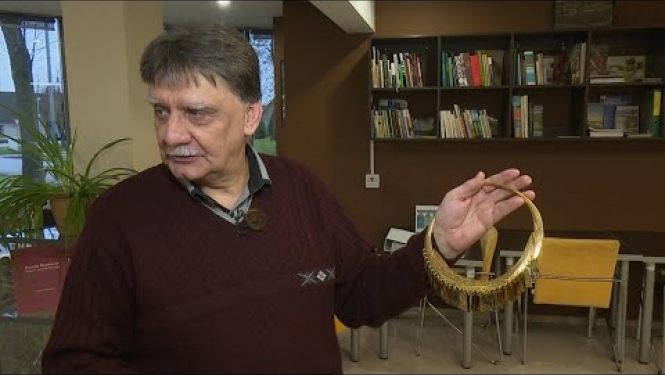 Līvānietis kaļ rotas, kādas nēsāja Jersikā 12.gadsimtā