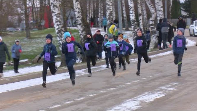 Aptuveni 200 aktīvistu pulcējas Līvenhofas skrējienā