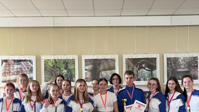 Daudz dejotāju tērpos - koppilde