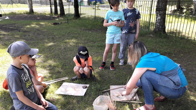 Bērni mācās veidošanu