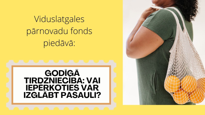 Sieviete ar tīkliņmaisu, kurā ievietoti apelsīni un teksts par godīgu tirdzniecību