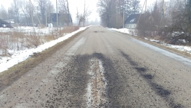 ceļs, kurs sabojāts šķīdoņa laikā