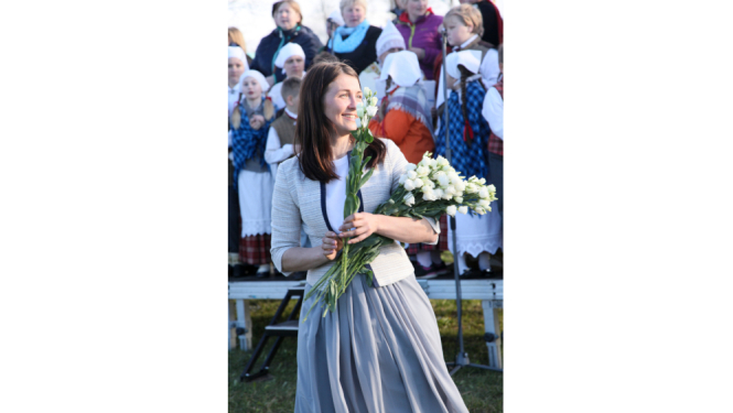 Aija Smirnova ar ziediem