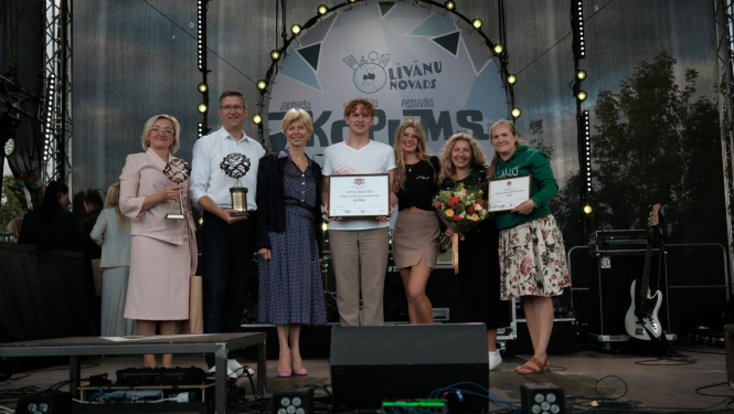 Līvānu novada pašvaldības pārstāvji uz skatuves festivālā "Kopums"