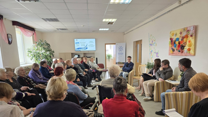 daud cilvēku sēž sapulcē