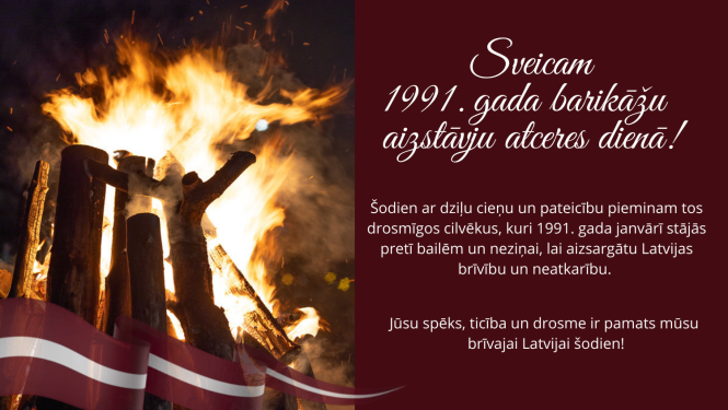 ugunskurs naktī kuru caurvij Latvijas valsts karogs