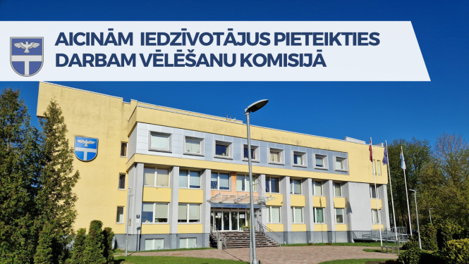 DZELTENA ĒKA VASARĀ