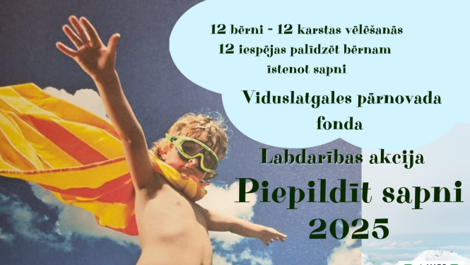 bērna ar dzeltenu supervaroņa apmetni