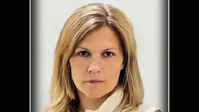 sievietes foto sēru noformējumā