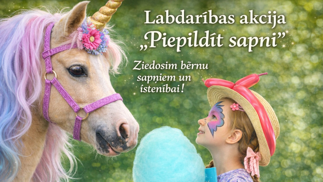 meitenīte skatās uz vienradzi