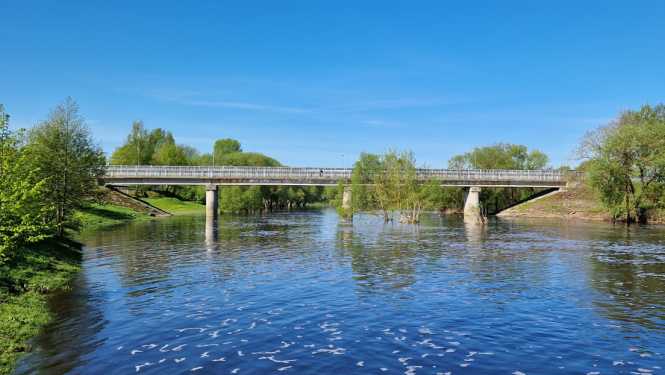 Gājēju tilts pār Dubnas upi