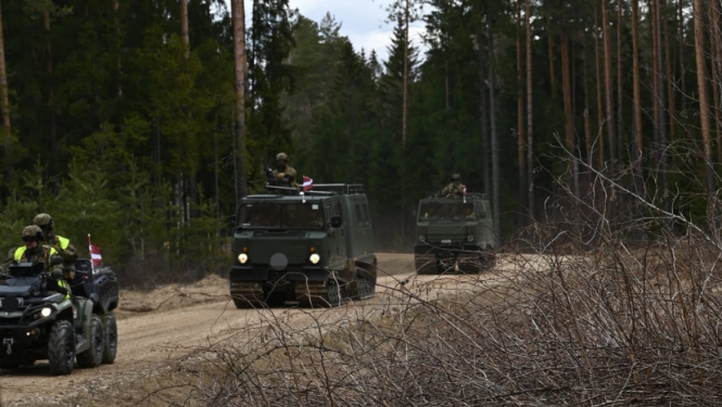 priežu sils pa kuru brauc tanki