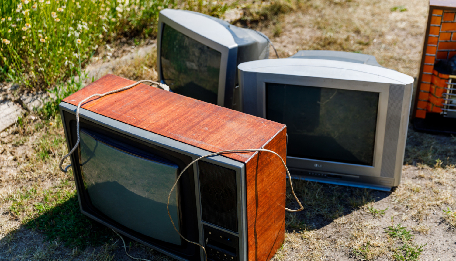 Nolietotās elektropreces - trīs telivizori